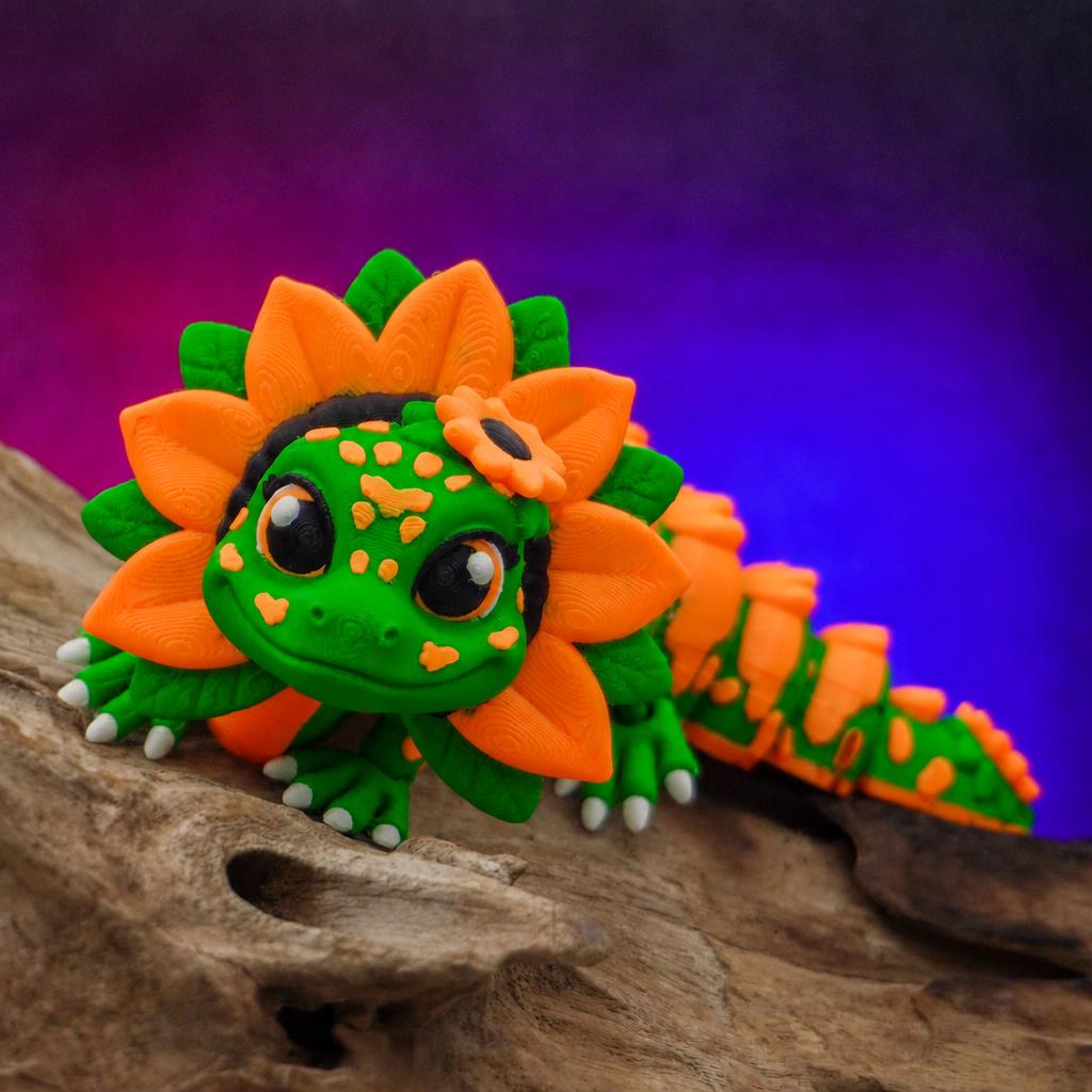 Sunflower Frilled Neck Lizard 3D Printed, Cute Articulated Lizard, Sunflower Desk Buddy